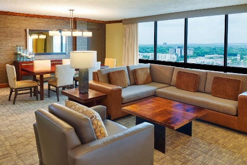 DoubleTree by Hilton San Antonio Airport image 8